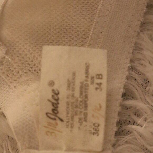 Jadee 34B bra has inserts/pockets but no pads to go with it white color 3/2016 - Picture 6 of 6